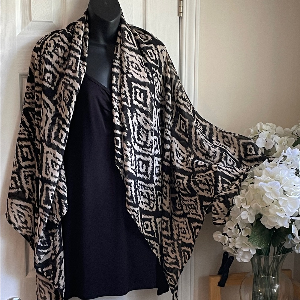 Chic Black and Off-White ikat Patterned Shawl Scarf